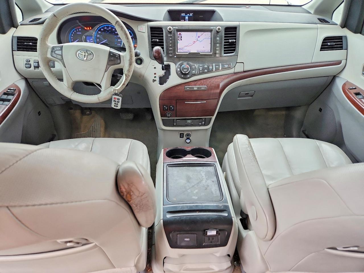 2013 TOYOTA SIENNA