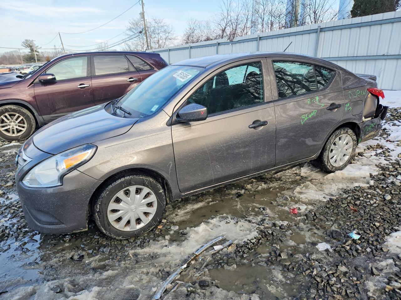 2016 NISSAN VERSA