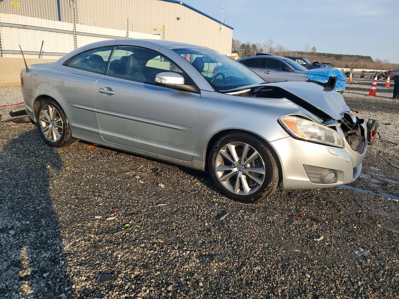 2011 VOLVO C70