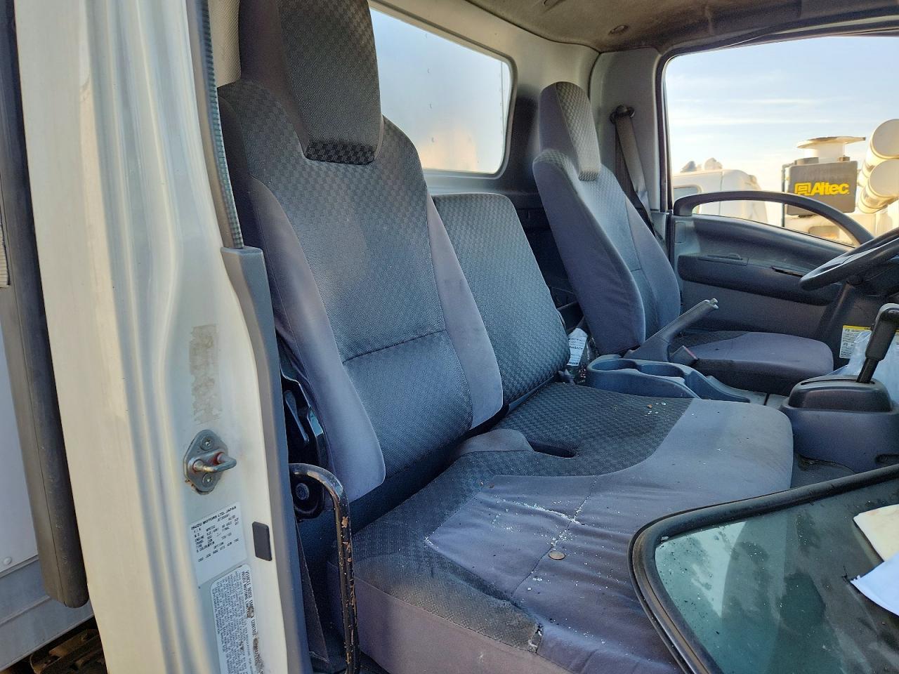 2014 ISUZU NRR