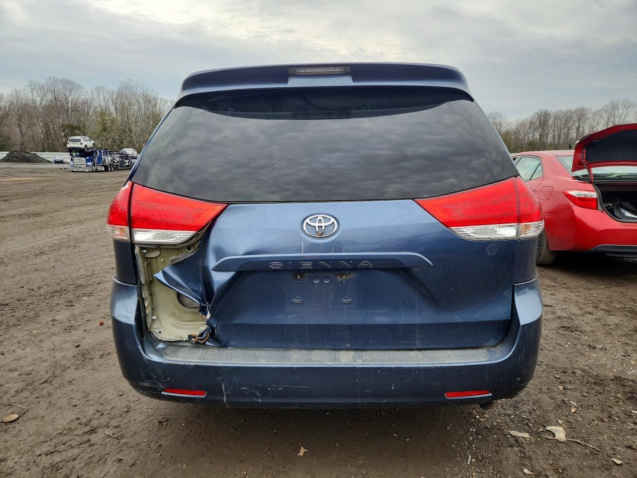 2014 TOYOTA SIENNA