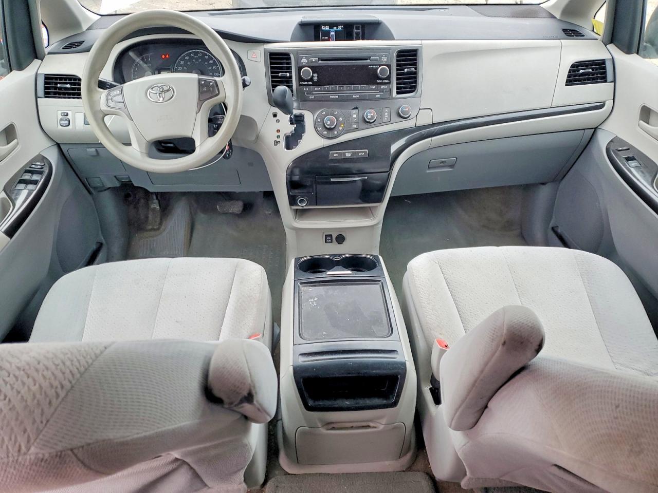 2012 TOYOTA SIENNA