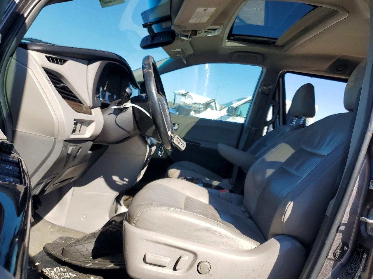 2016 TOYOTA SIENNA
