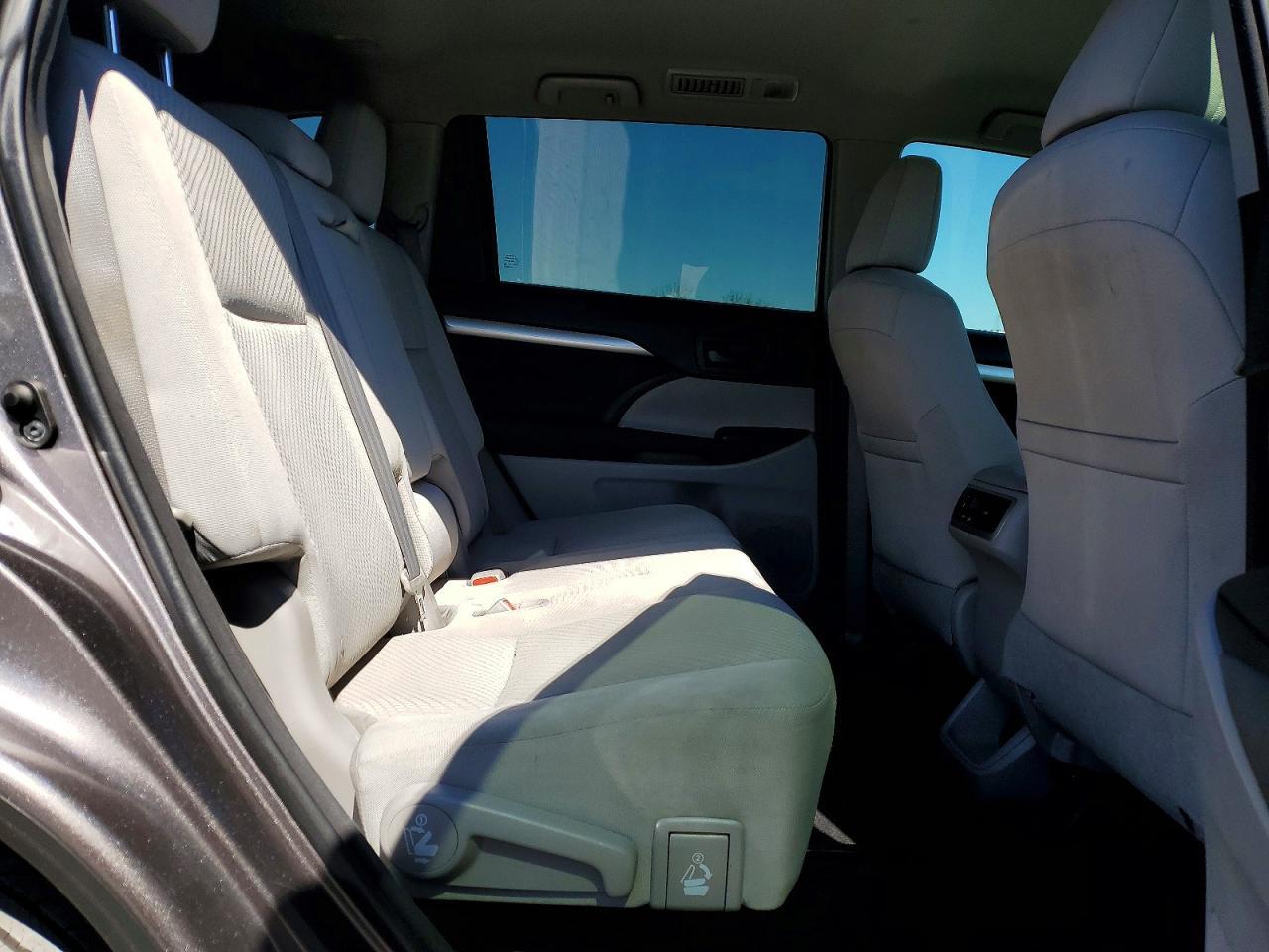 2016 TOYOTA HIGHLANDER