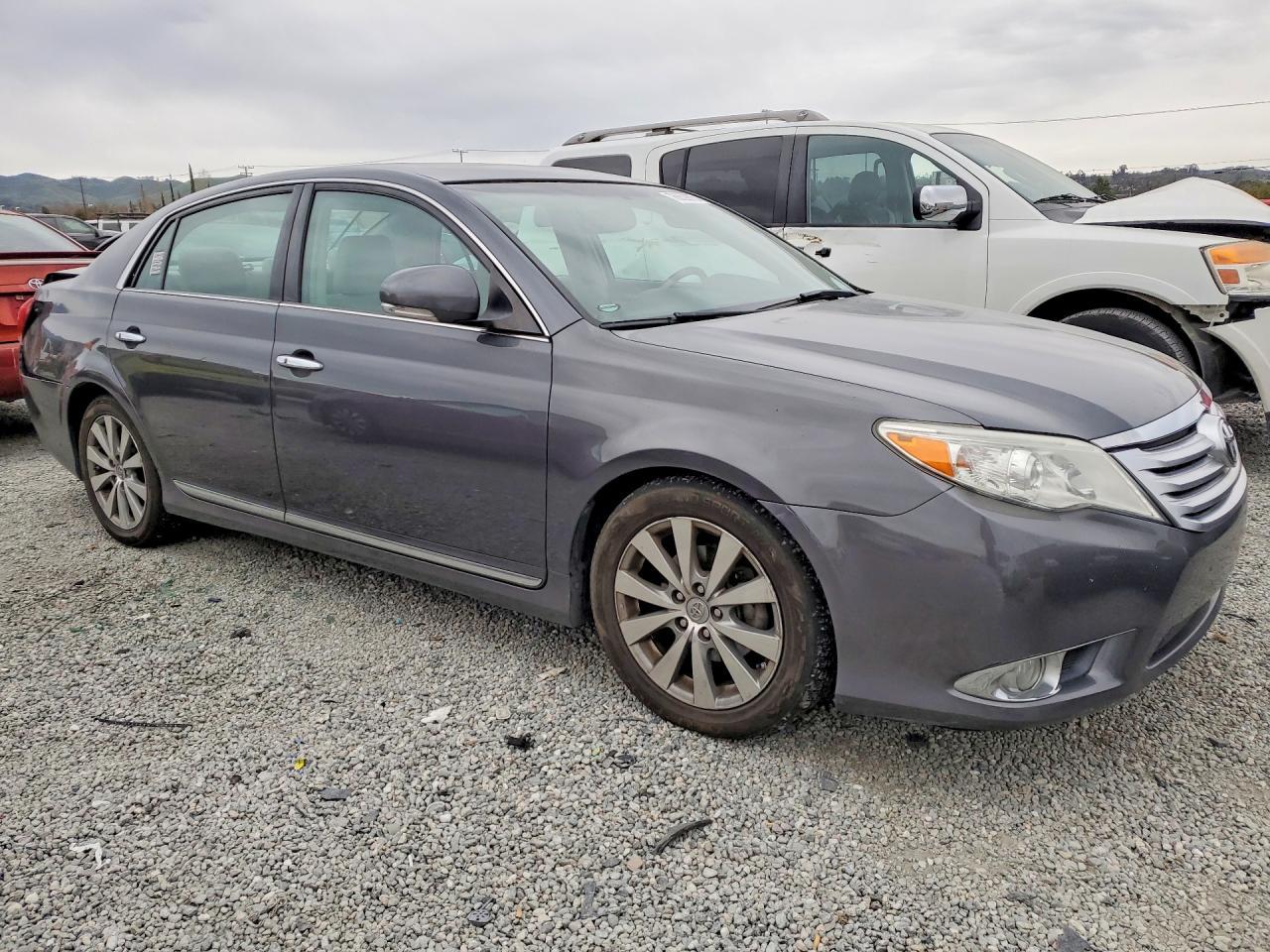 2011 TOYOTA Avalon