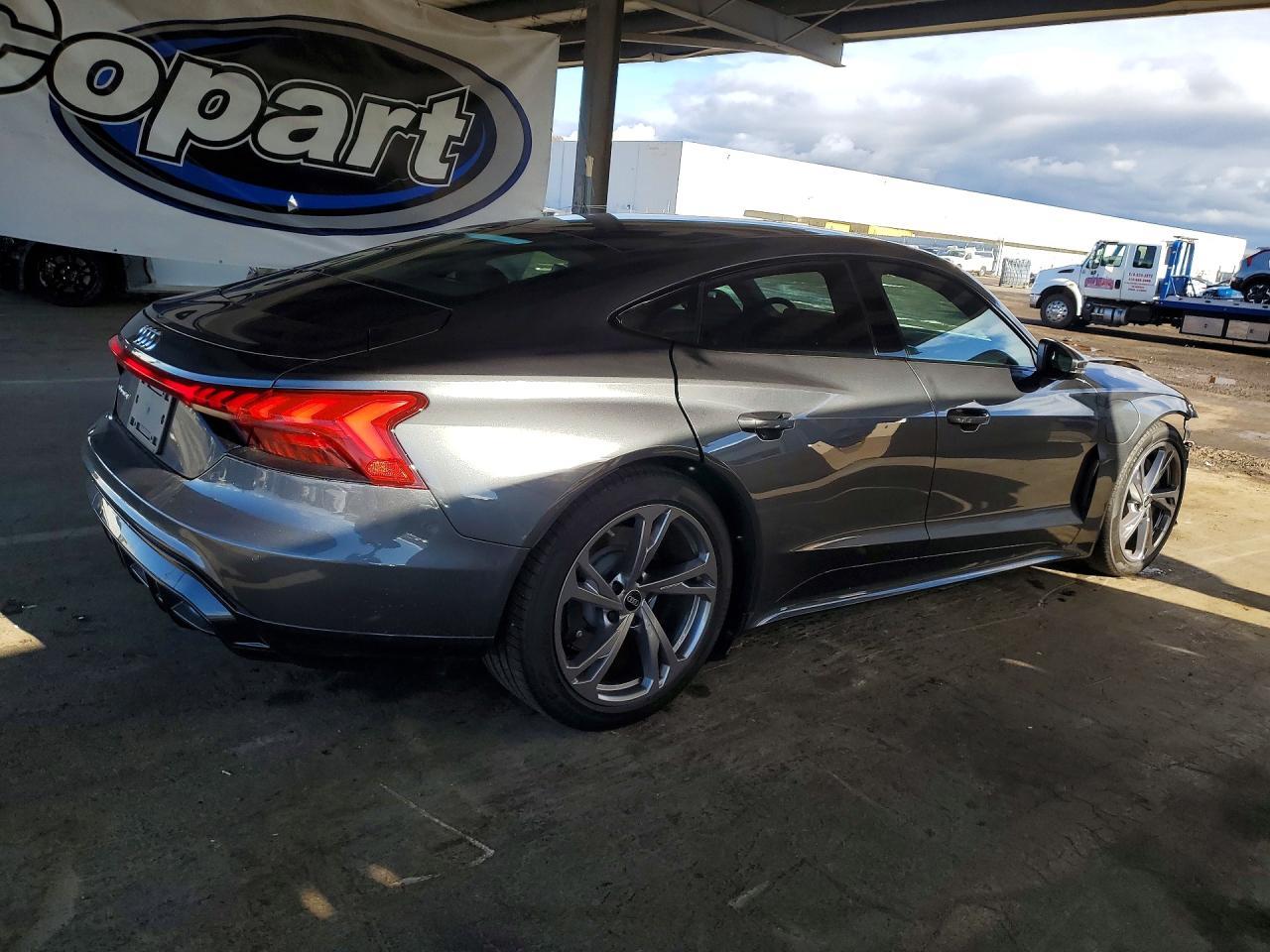 2024 AUDI e-tron GT