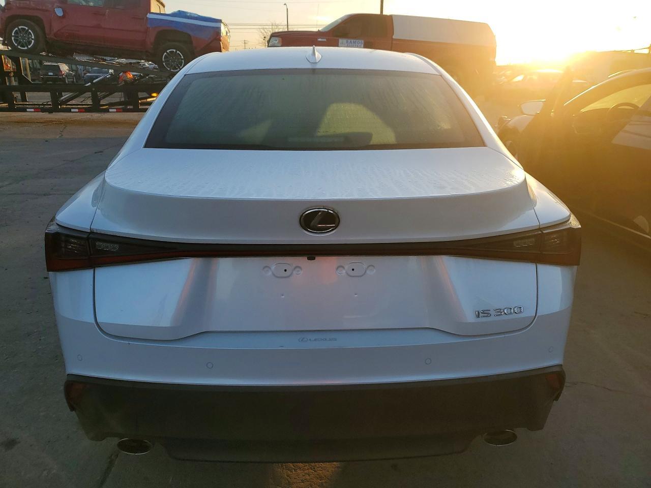 2023 LEXUS IS 300