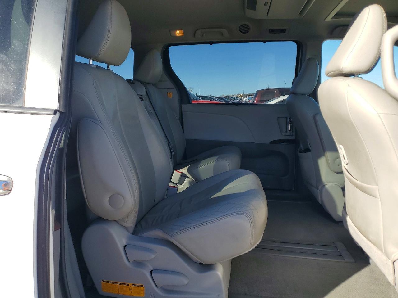 2013 TOYOTA SIENNA