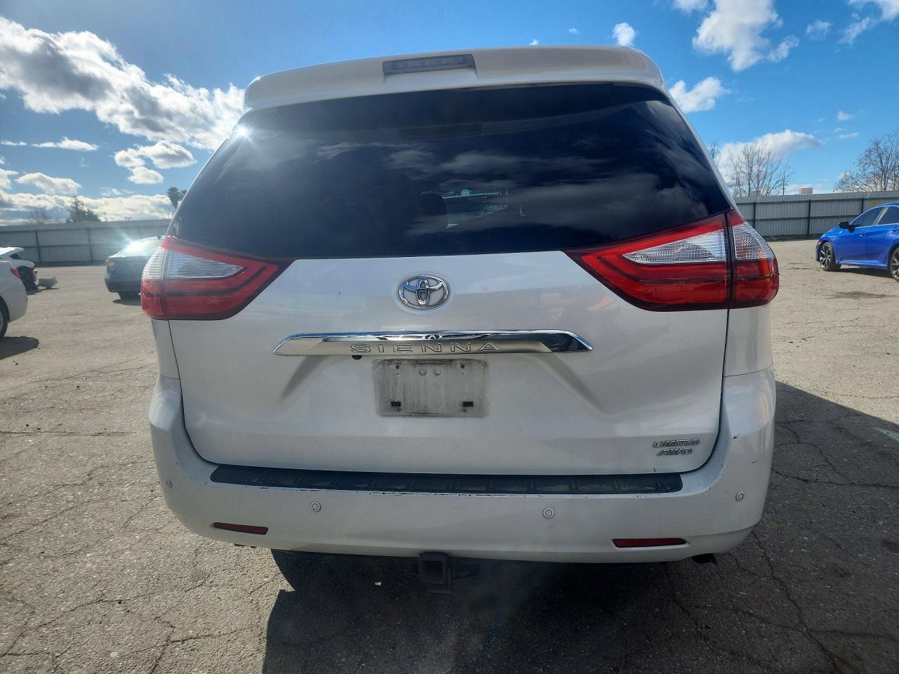 2016 TOYOTA SIENNA