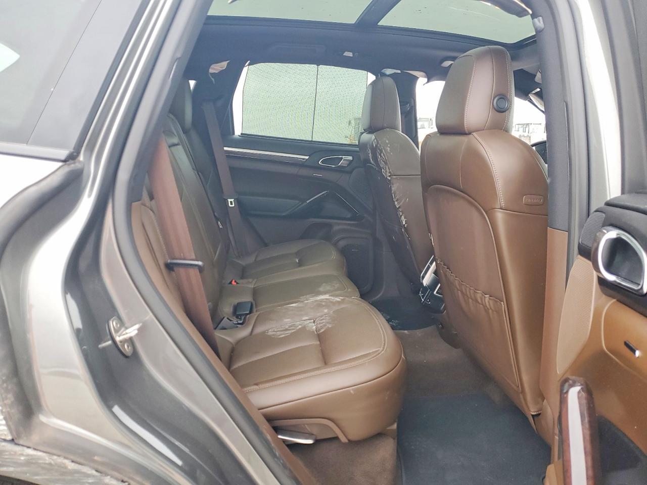 2016 PORSCHE CAYENNE