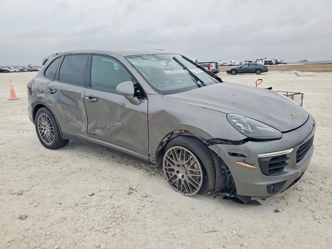 2016 PORSCHE CAYENNE