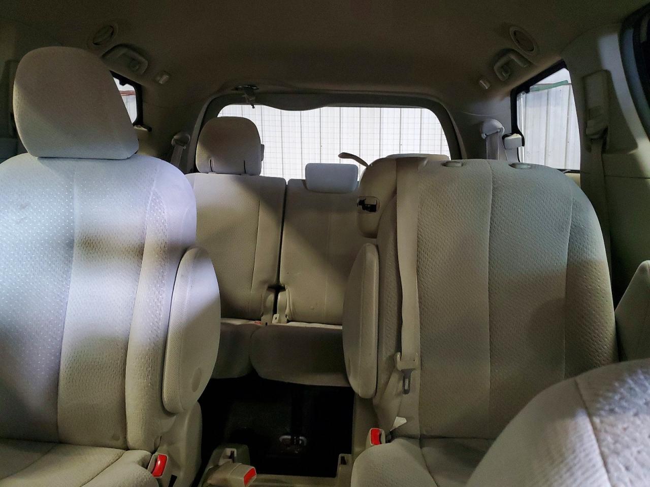 2011 TOYOTA SIENNA