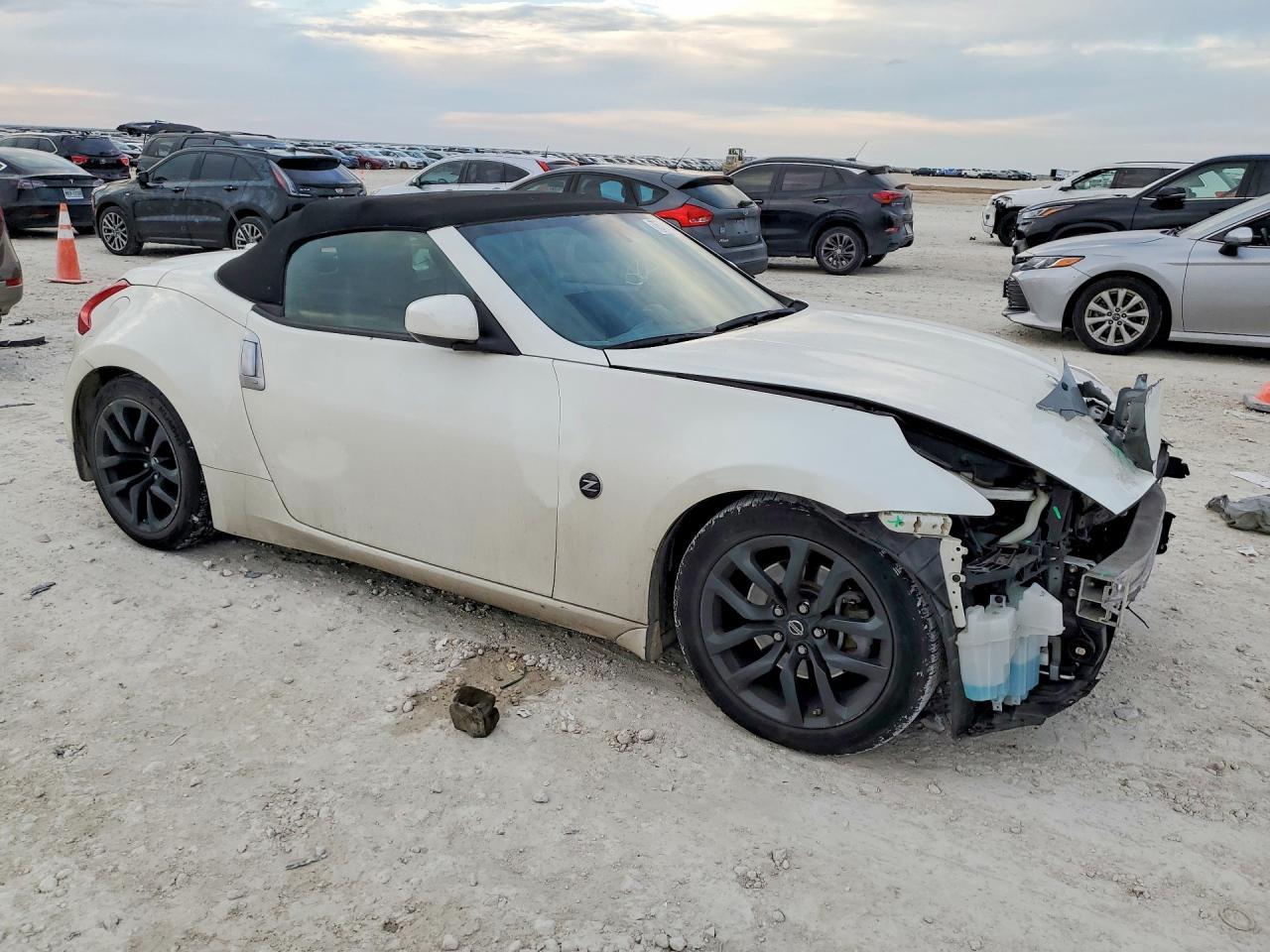 2016 NISSAN 370Z
