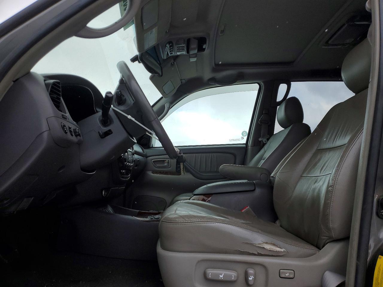 2005 TOYOTA Sequoia