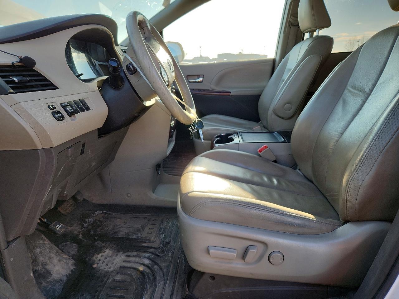 2014 TOYOTA SIENNA