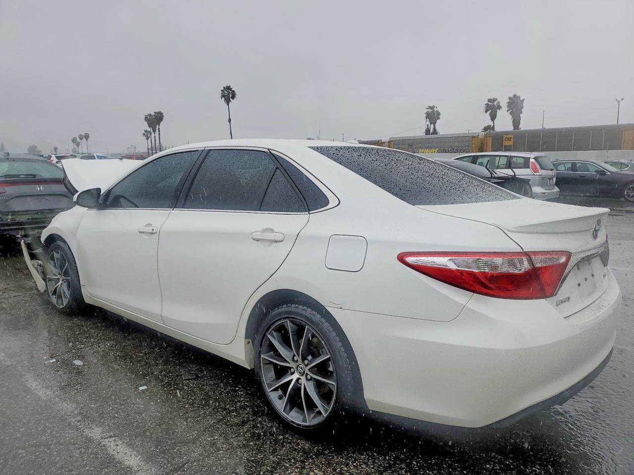 2016 TOYOTA CAMRY
