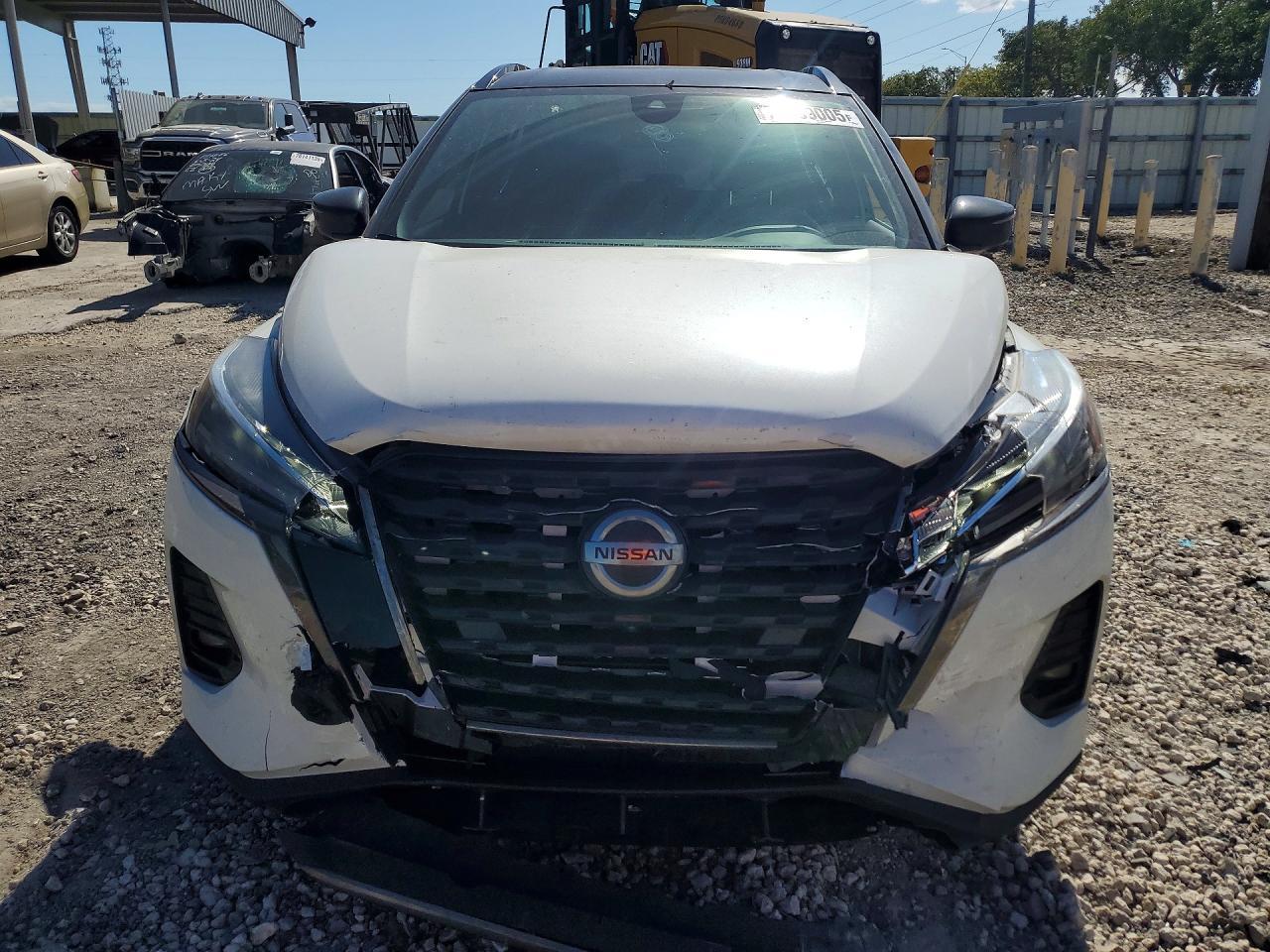 2021 NISSAN KICKS