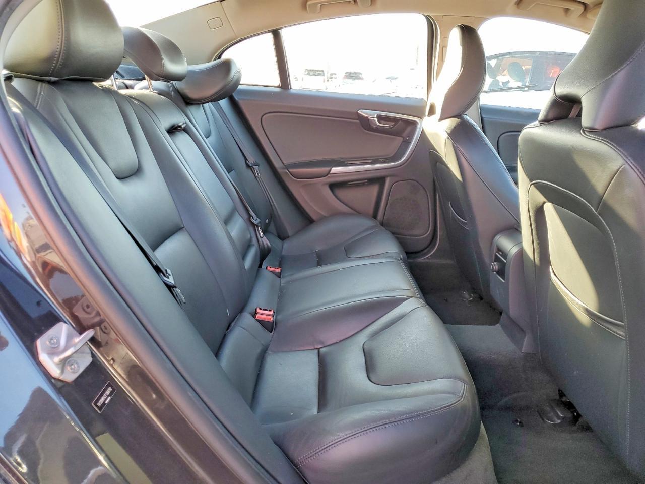 2015 VOLVO S60