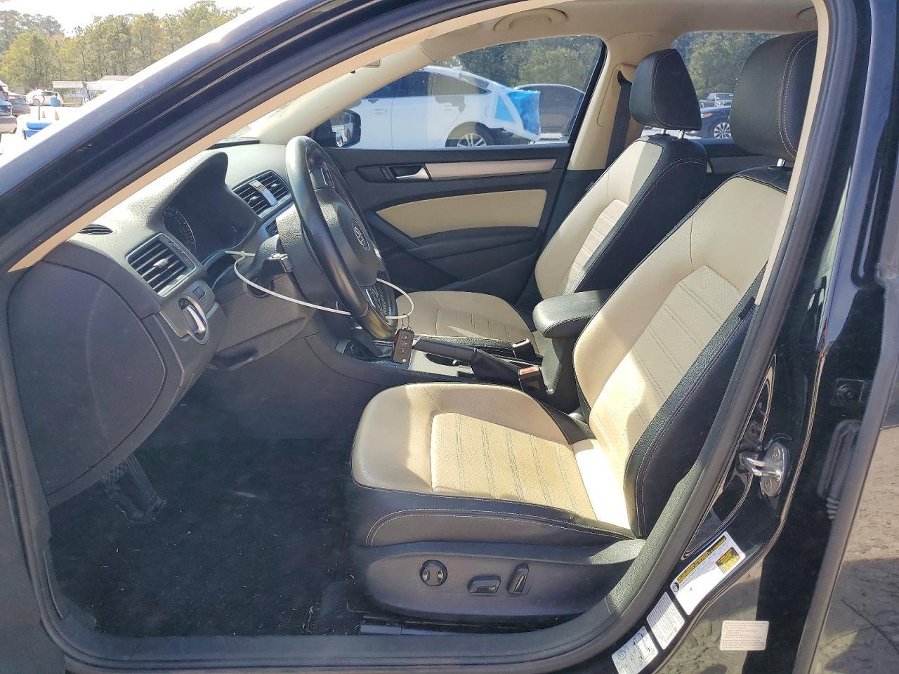 2015 VOLKSWAGEN Passat