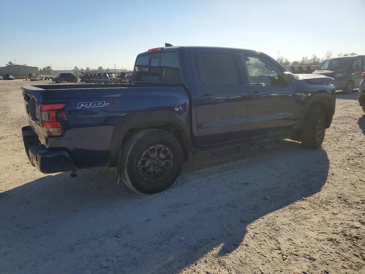 2022 NISSAN Frontier