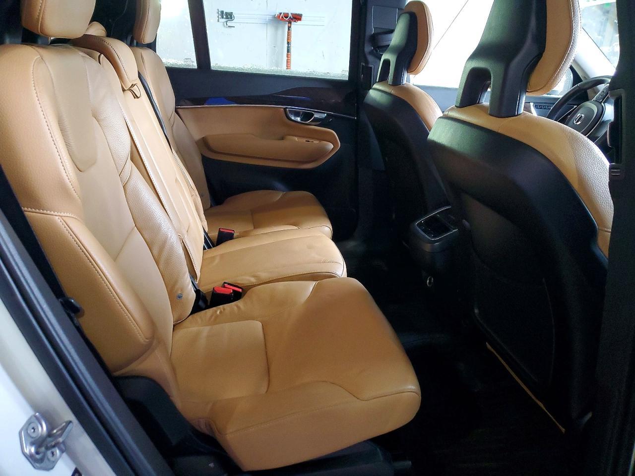 2016 VOLVO XC90