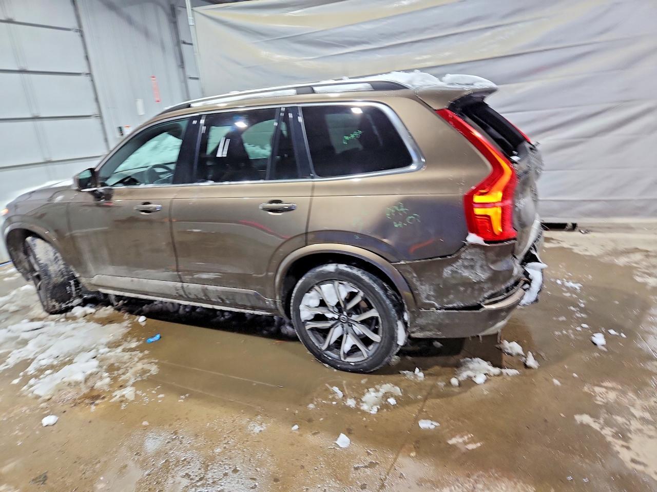 2017 VOLVO XC90