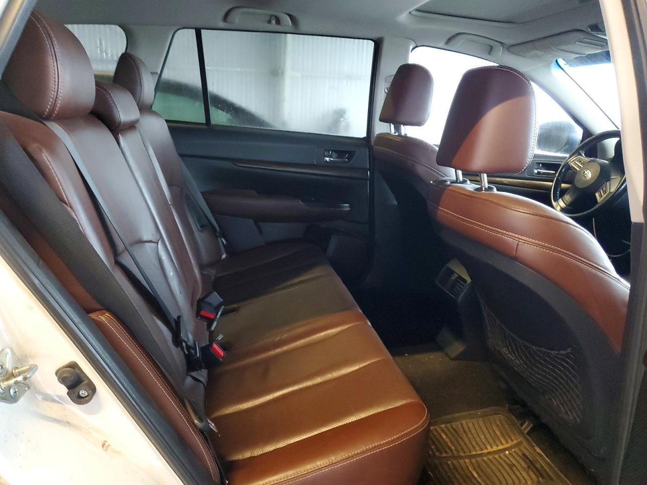 2013 SUBARU Outback