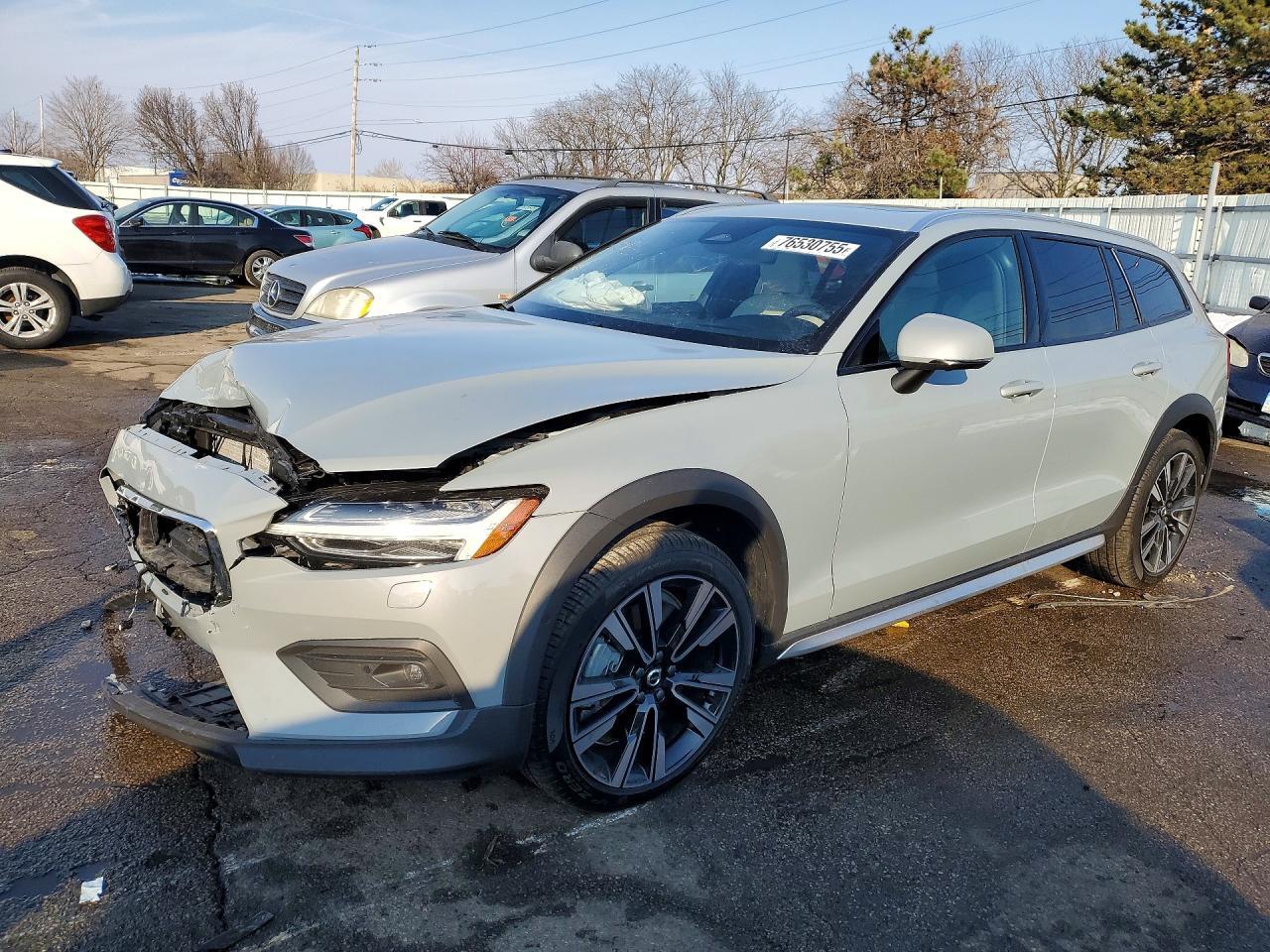 2025 Volv V60
