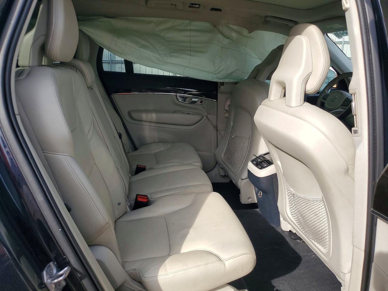 2017 VOLVO XC90
