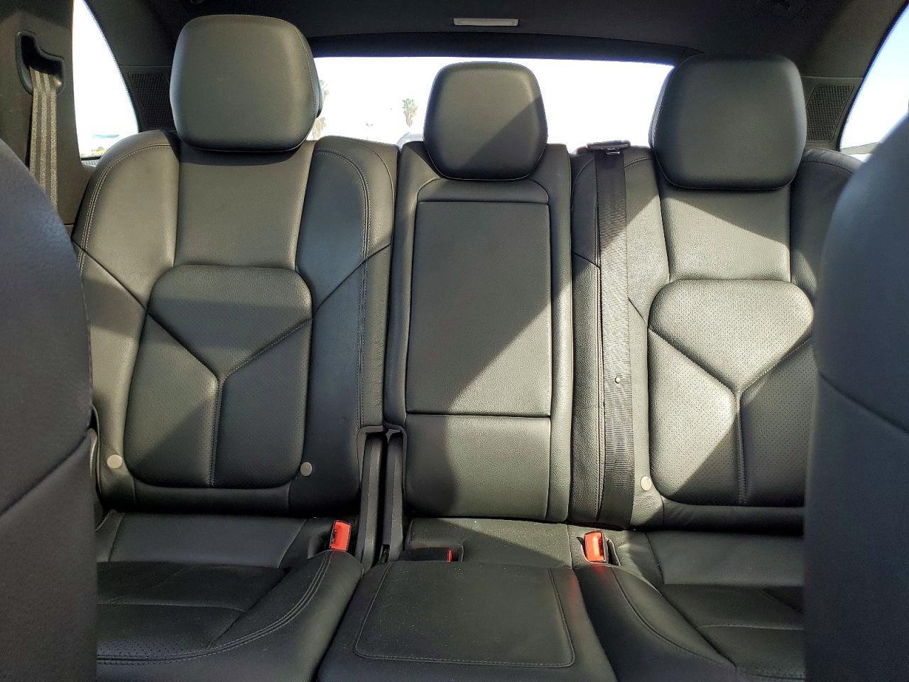 2014 PORSCHE CAYENNE