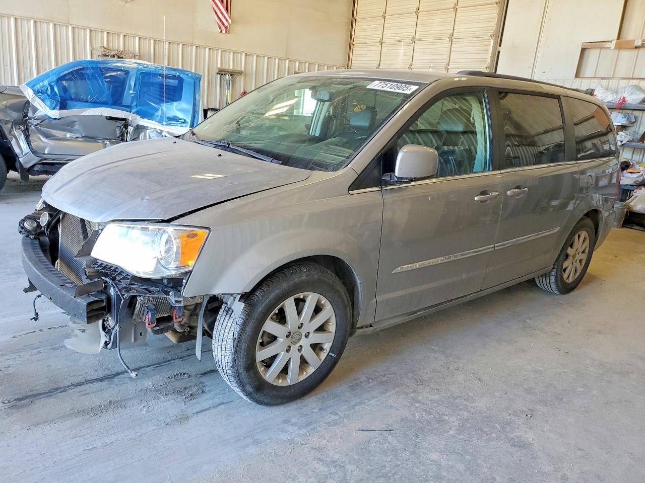 2016 CHRYSLER Town & Country
