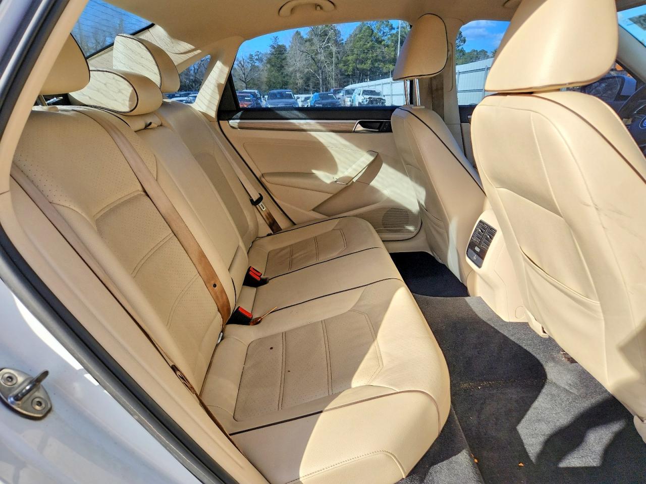 2017 VOLKSWAGEN Passat