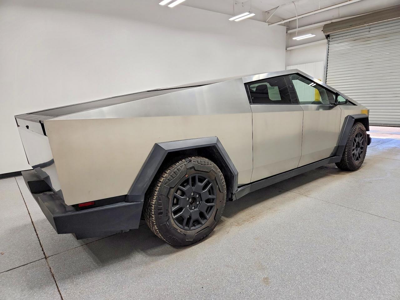 2024 TESLA Cybertruck