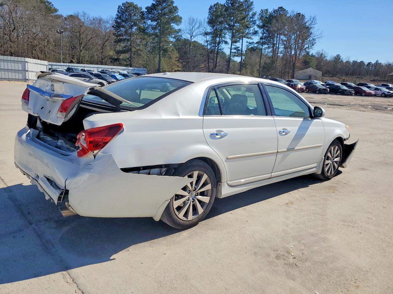 2011 TOYOTA Avalon