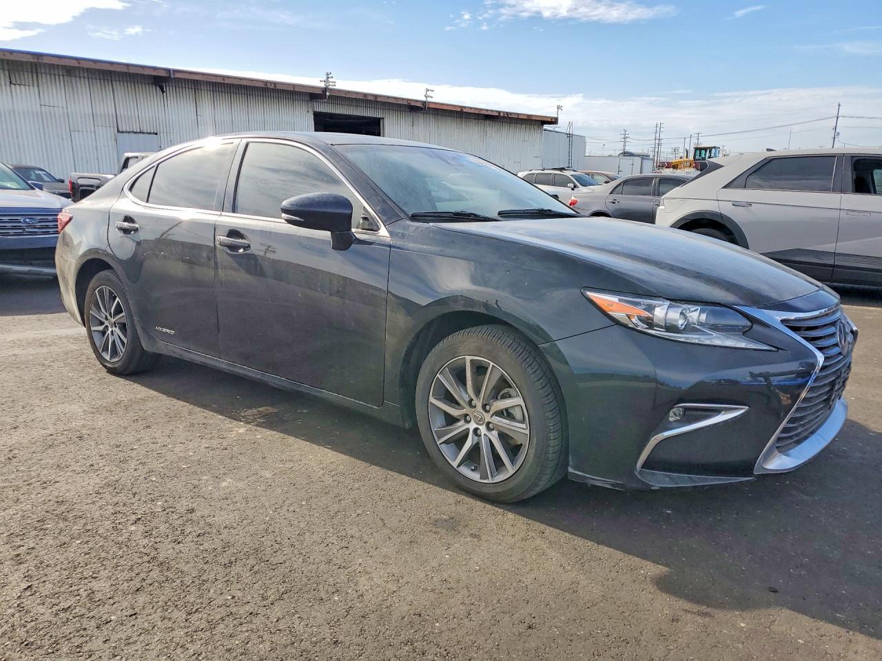 2017 LEXUS ES 300H