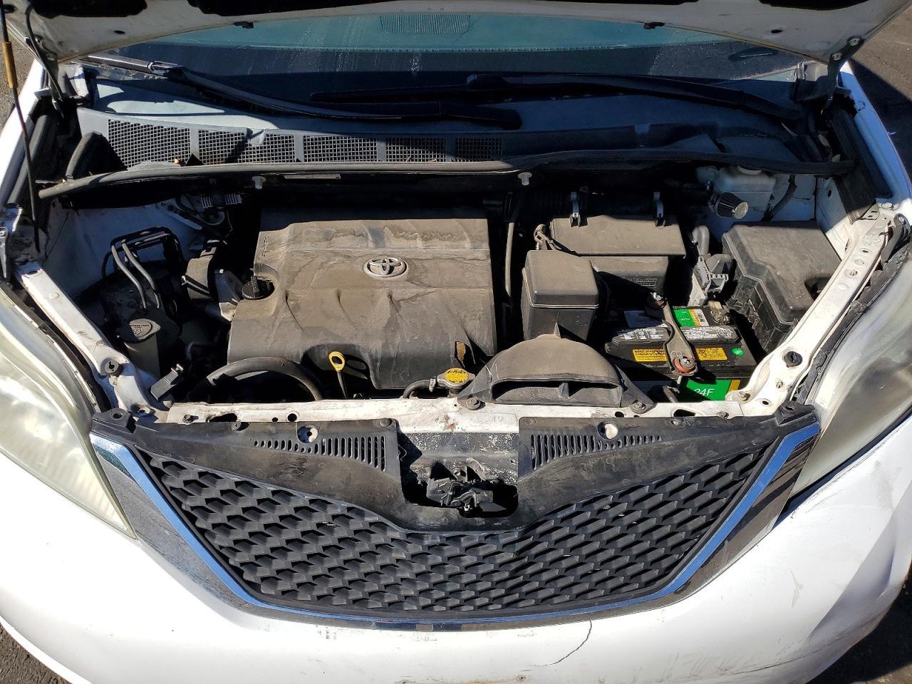 2014 TOYOTA SIENNA