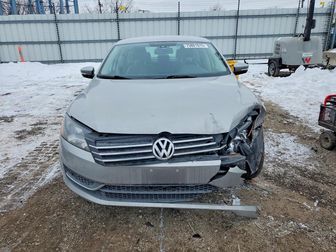 2014 VOLKSWAGEN Passat