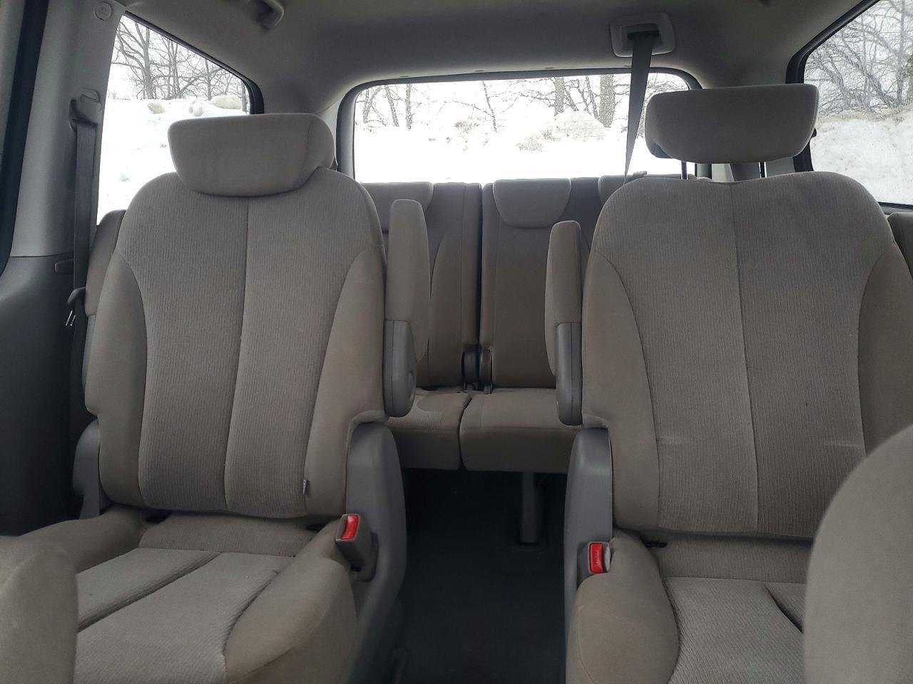 2010 KIA SEDONA