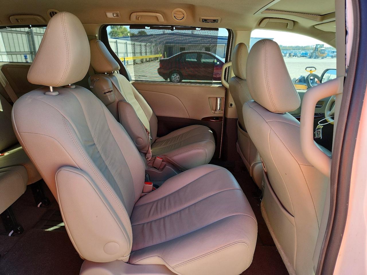 2013 TOYOTA SIENNA