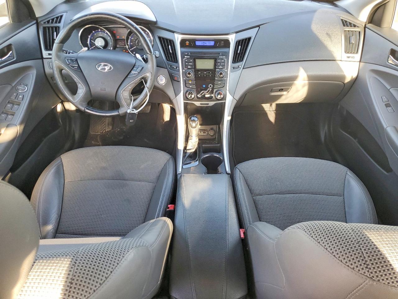2011 HYUNDAI SONATA