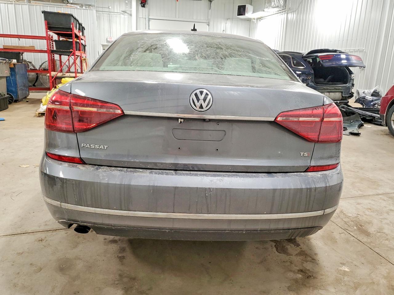 2017 VOLKSWAGEN Passat