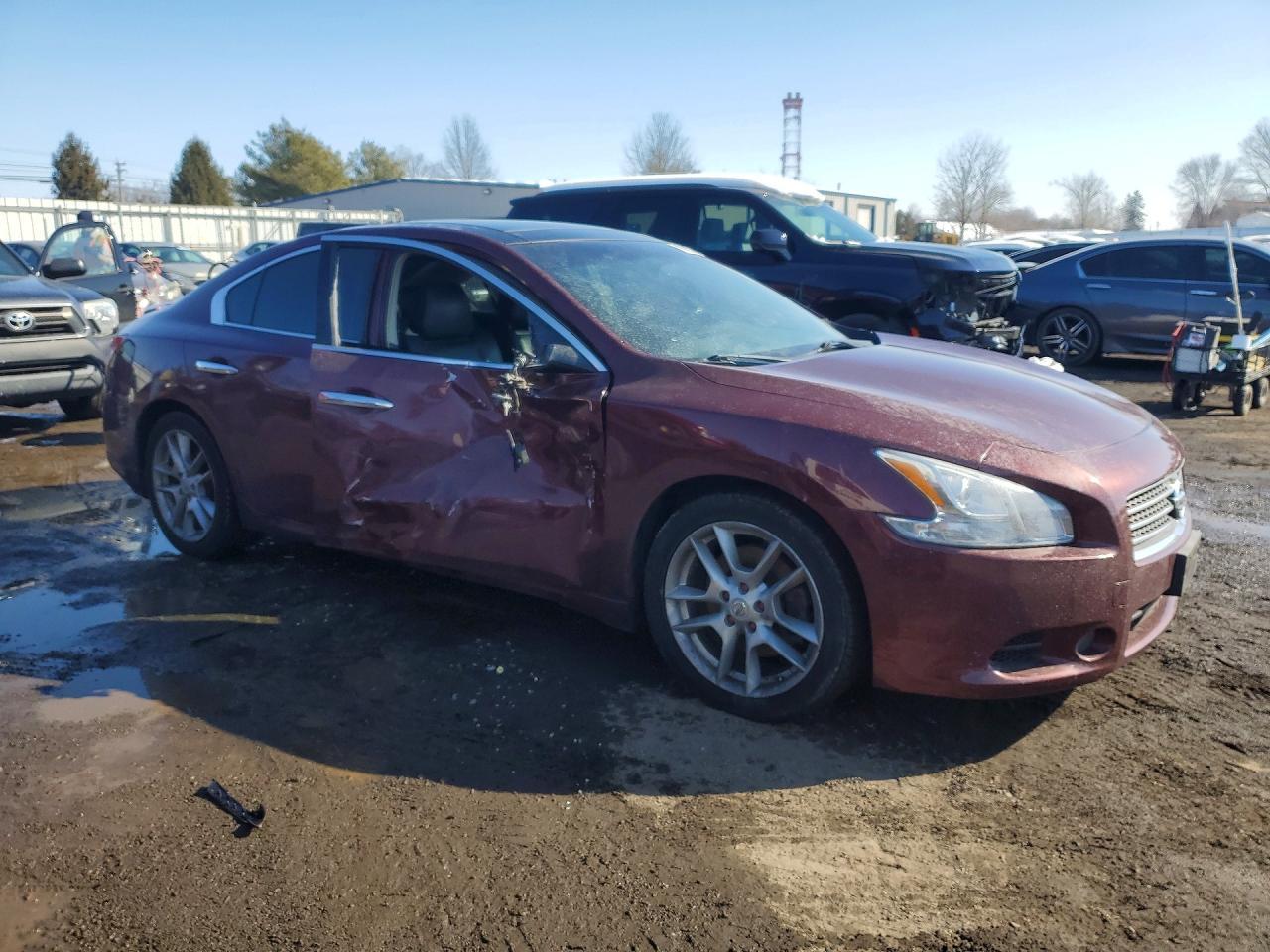 2010 NISSAN Maxima