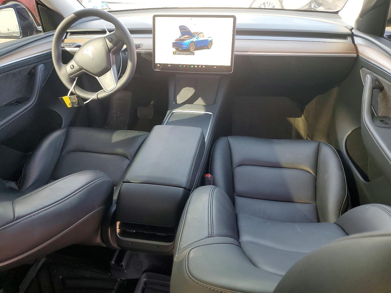 2025 TESLA MODEL Y