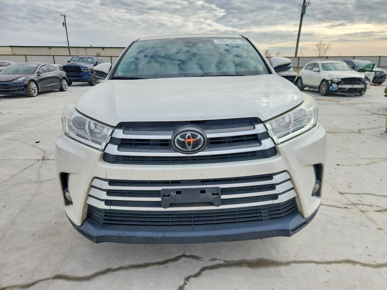 2017 TOYOTA HIGHLANDER