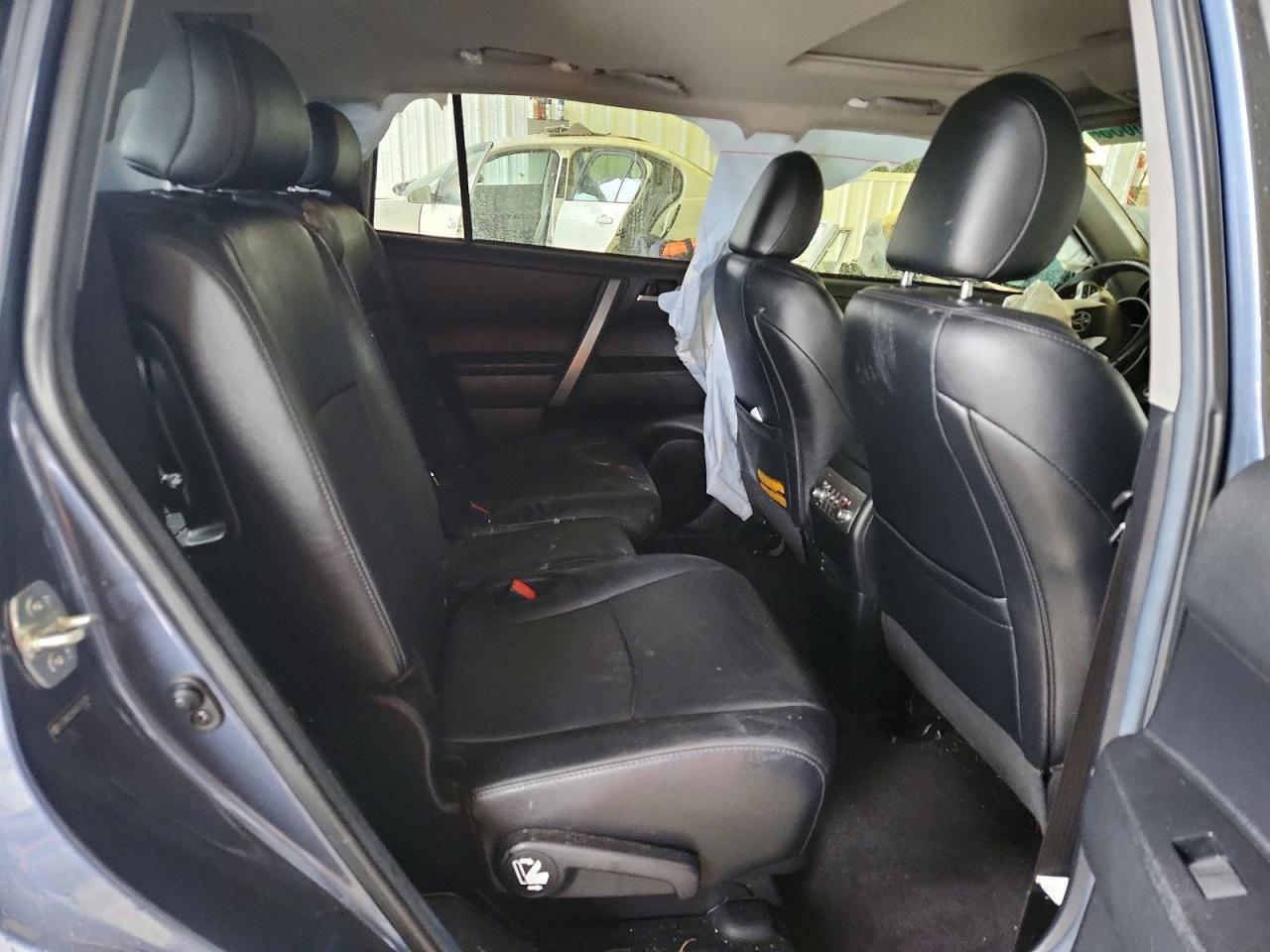 2013 TOYOTA HIGHLANDER