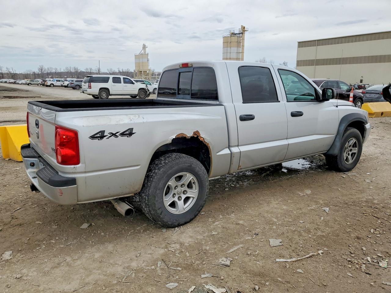 2005 DODGE Dakota