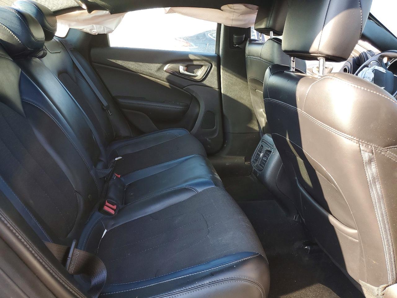 2016 CHRYSLER 200