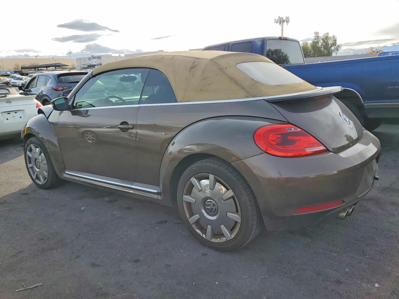 2013 VOLKSWAGEN Beetle