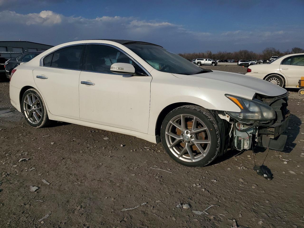 2011 NISSAN Maxima