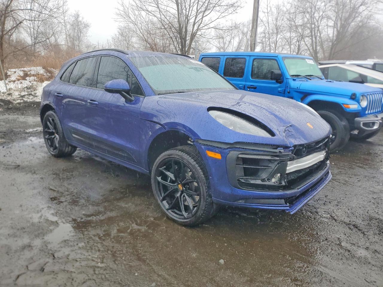2025 PORSCHE Macan